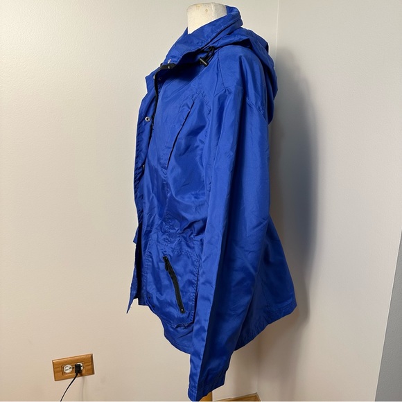 XL Serengeti Windbreaker - Picture 3 of 10